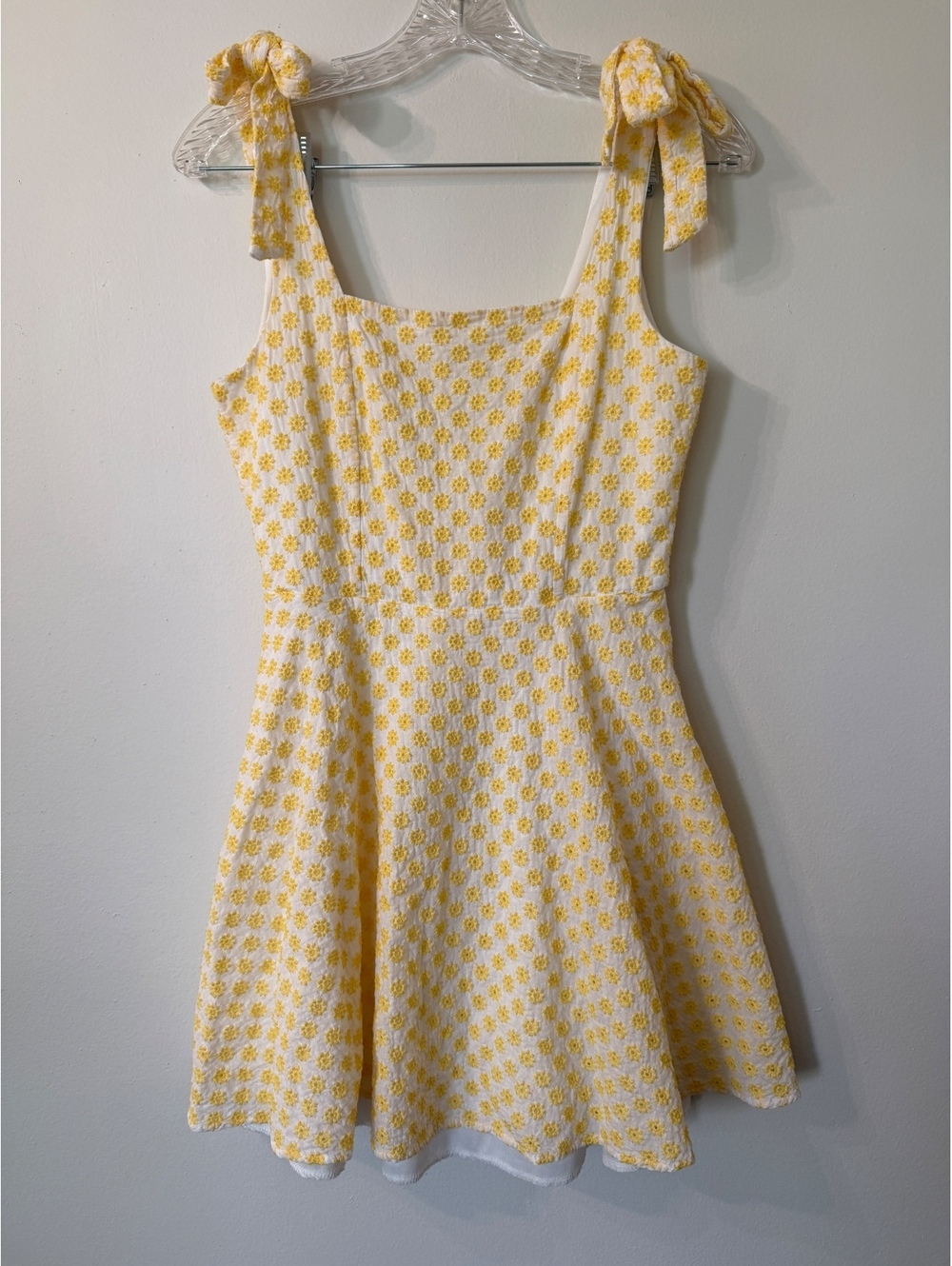 Francesca’s Mi Ami Yellow and White Floral Embroidered Mini Dress - S
